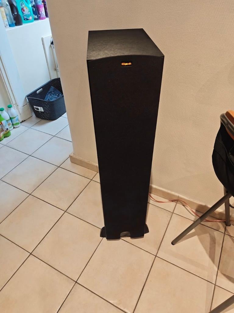 Klipsch comme neuve R-28f rodage effectué pour les hp, Autres marques, Comme neuf, Enlèvement, Haut-parleurs Frontaux, Arrière ou Stéréo
