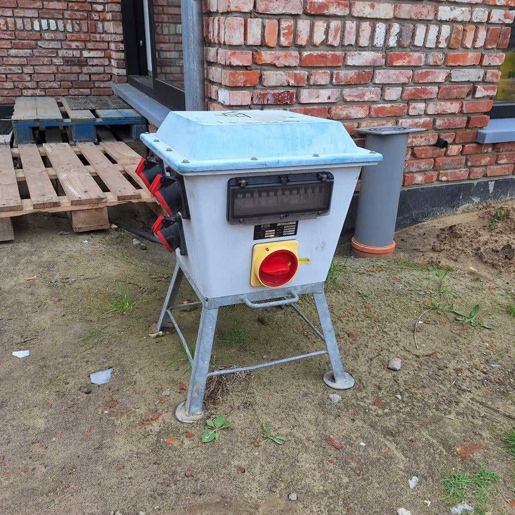 Paddenstoel elektriciteit, Ophalen, Zo goed als nieuw, Stopcontact