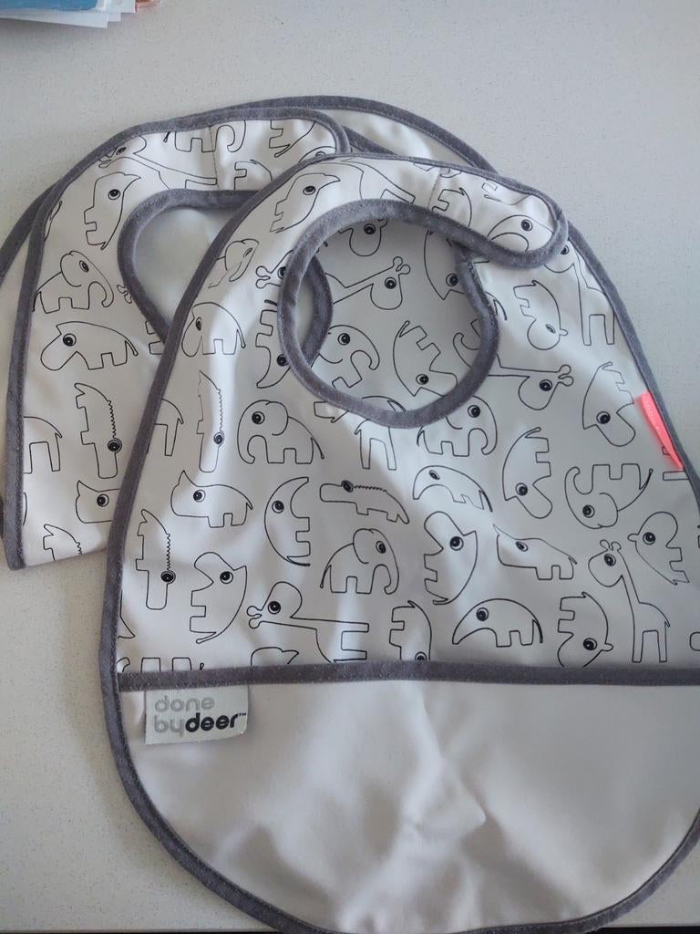 2 bavoirs à velcro - Done by Deer, Enlèvement ou Envoi, Utilisé