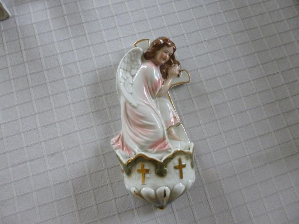 oude wijwatervat met engel, Ophalen of Verzenden