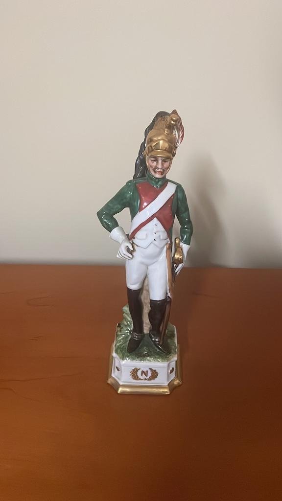 Soldaat van Napoleon in porselein, Capodimonte, Verzamelen, Beelden en Beeldjes, Ophalen, Zo goed als nieuw
