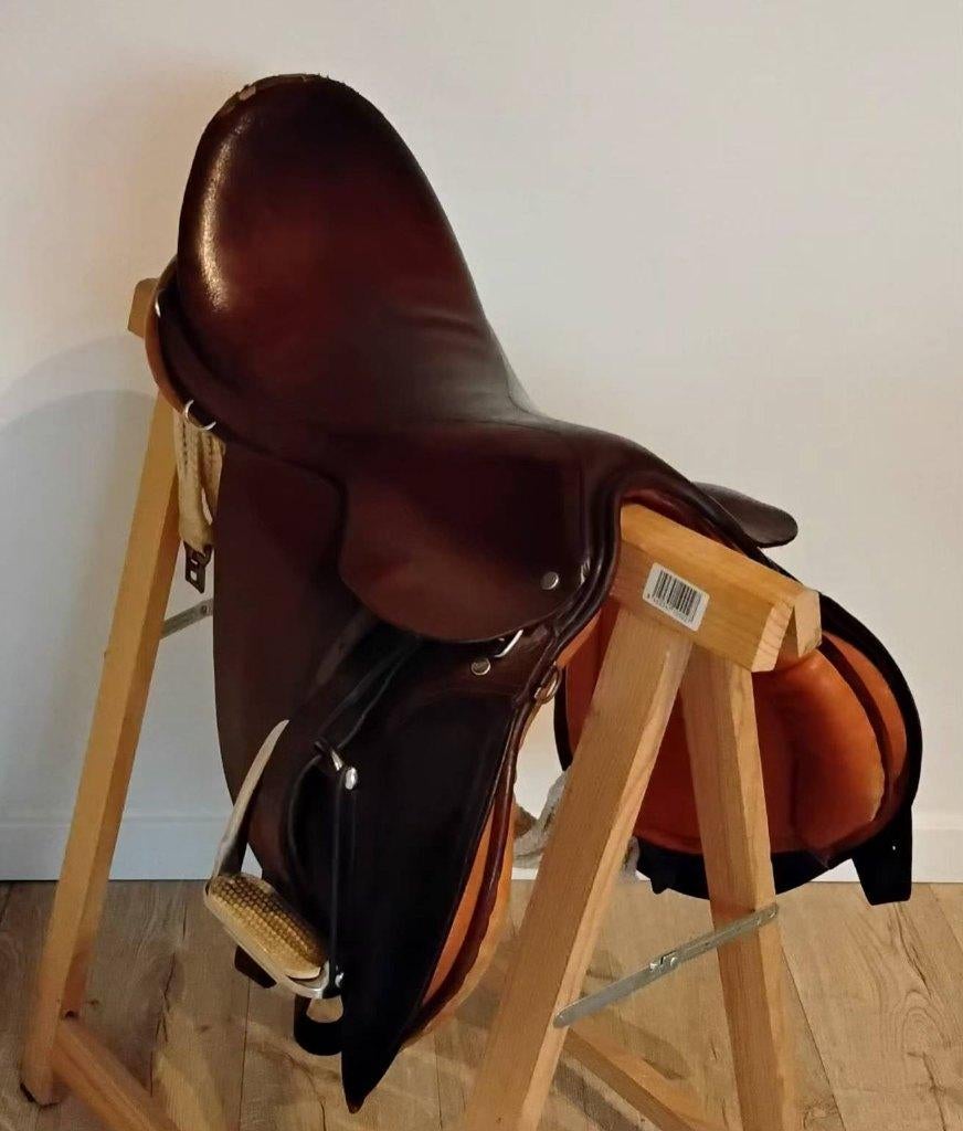 Zadel met stijgbeugels, Dieren en Toebehoren, Paarden en Pony's | Zadels, Gebruikt, Ophalen