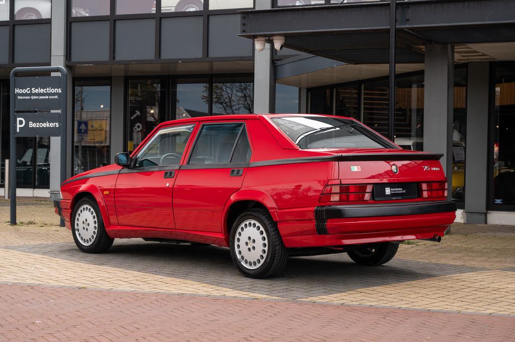 Alfa Romeo 75 1.8 Turbo (semi-automatique), Autos, 4 portes, Entreprise, Autres couleurs, Berline