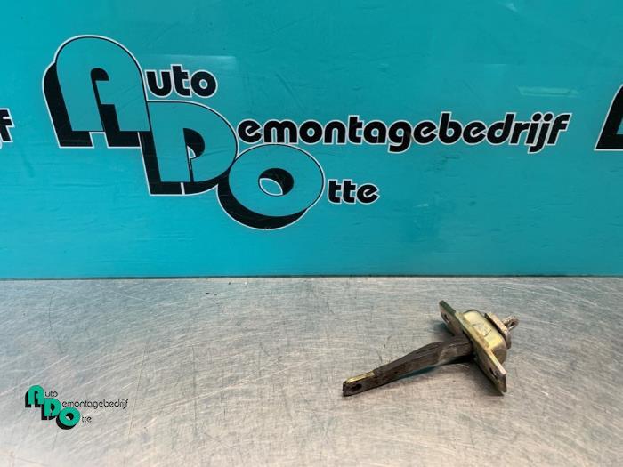 Butée 2portes droite d'un Toyota Starlet (Starlet 95-), -, 3 mois de garantie, Toyota, Utilisé