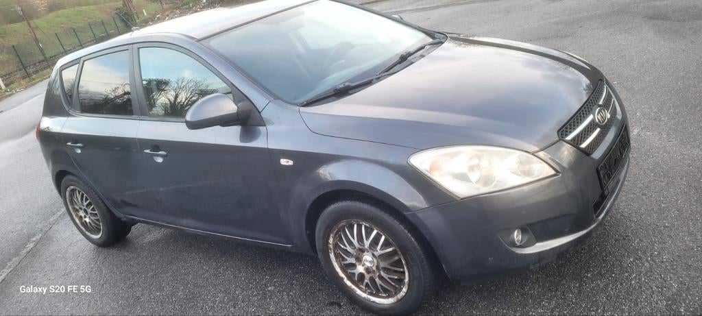 KIA CEE'D 2009+1.6CRDI+CTOK+DEMANDE D'IMMATRI À 1299EU, Autos, Achat, Entreprise, Boîte manuelle, 5 portes