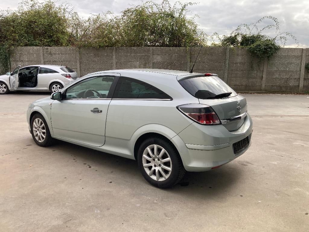 Opel Astra GTC 1.4 essence 2009 avec 98000km*clim*garantie*, Autos, Opel, Argent ou Gris, Achat, Entreprise, 5 places