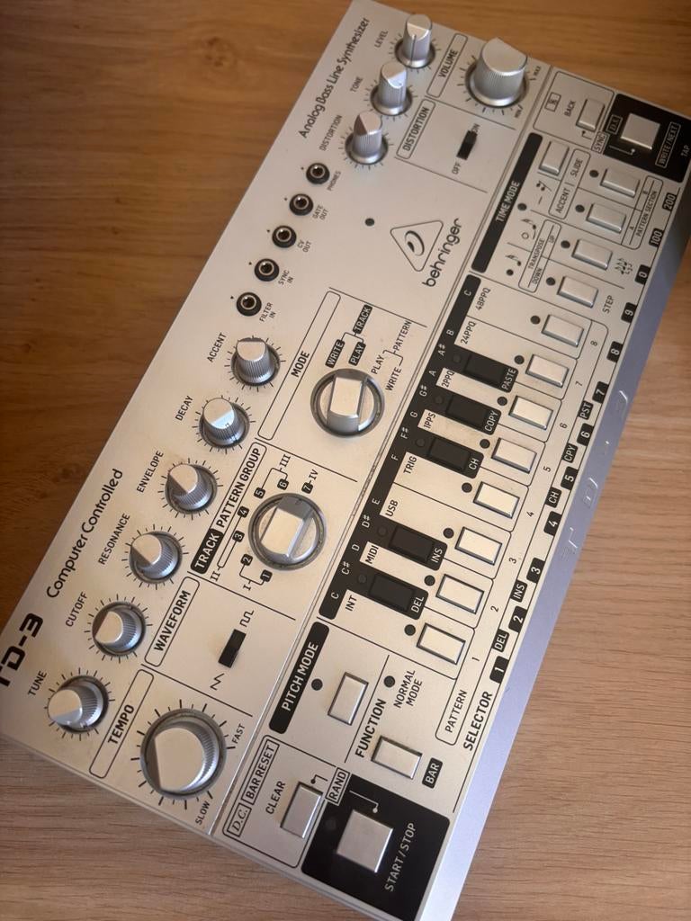 Behringer TD-3 SR bass line synthesizer, Muziek en Instrumenten, Ophalen of Verzenden, Zo goed als nieuw, Overige merken, Met midi-aansluiting