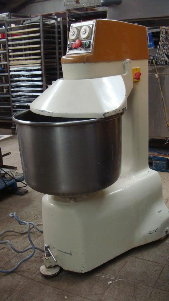 Pétrin spirale 30 kgs boulangerie bakkerij, Articles professionnels, Enlèvement, Utilisé, Boulangerie et Boucherie