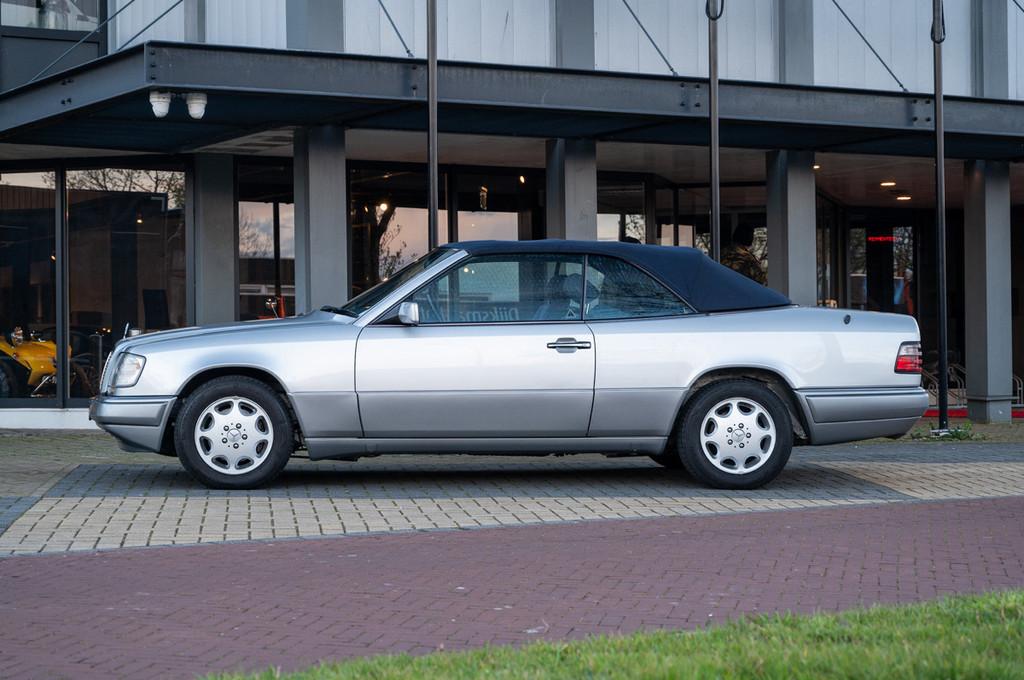 Mercedes-Benz E-Klasse E 320 Cabriolet (bj 1993, automaat), Auto's, Automaat, 4 zetels, Stof, Cabriolet