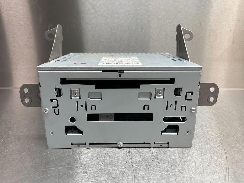 RADIO Mitsubishi ASX (01-2010/03-2023) (|8701A352|), Gebruikt, Mitsubishi