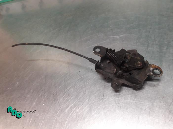 Mécanique de verrouillage capot d'un Toyota Yaris (Yaris 1, -, 3 mois de garantie, Toyota, Utilisé