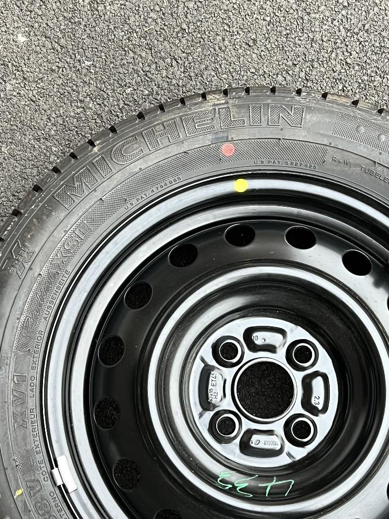 Jante en acier Toyota — Pneu Michelin taille 195/60 R15, 15 pouces, Pneus et Jantes, Véhicule de tourisme, Enlèvement