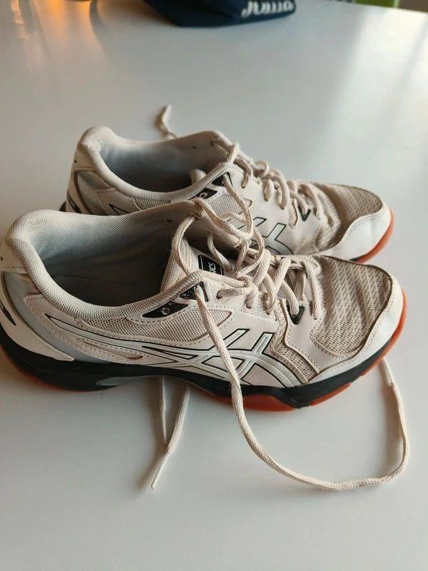 volleybalschoenen maat 39 asics gel white, Sport en Fitness, Volleybal, Ophalen of Verzenden, Gebruikt, Schoenen