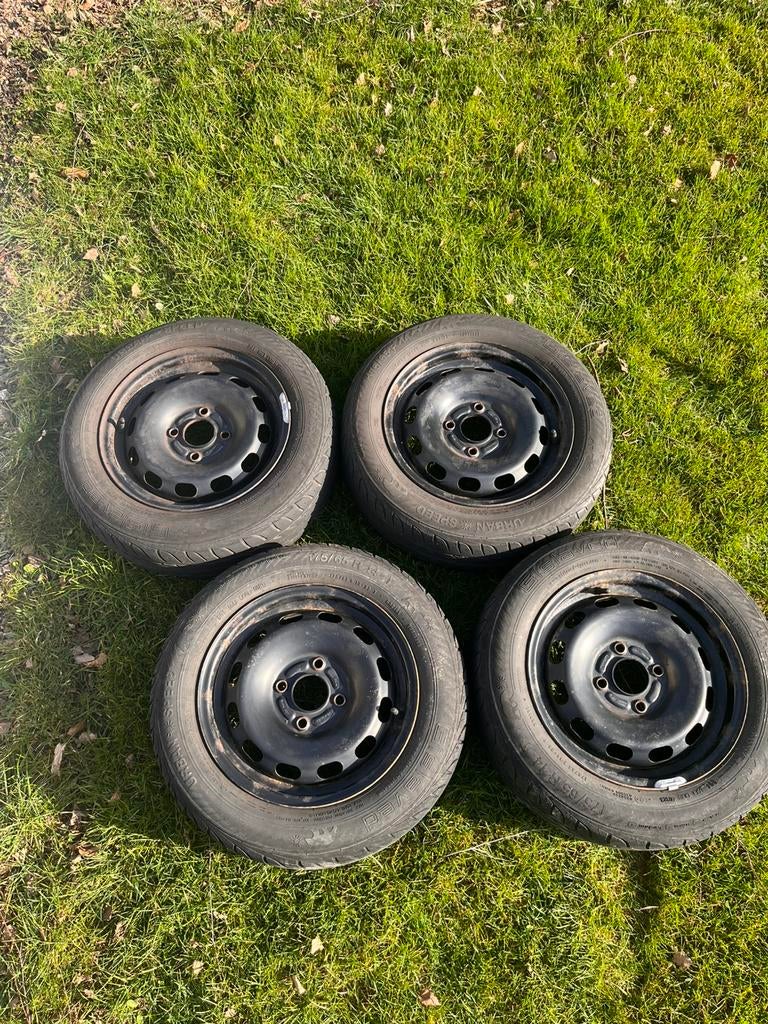 4 jantes en tole 14 ford Fiesta, Enlèvement, Pneus été, Pneu(s)