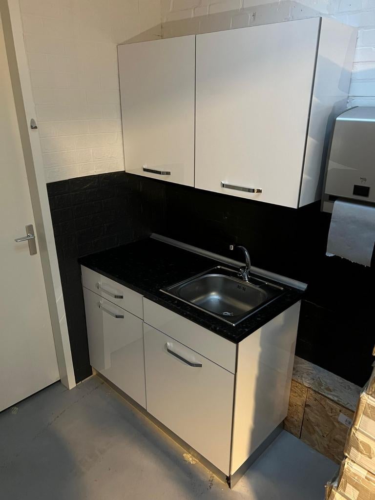 UNITÉ DE CUISINE, Enlèvement