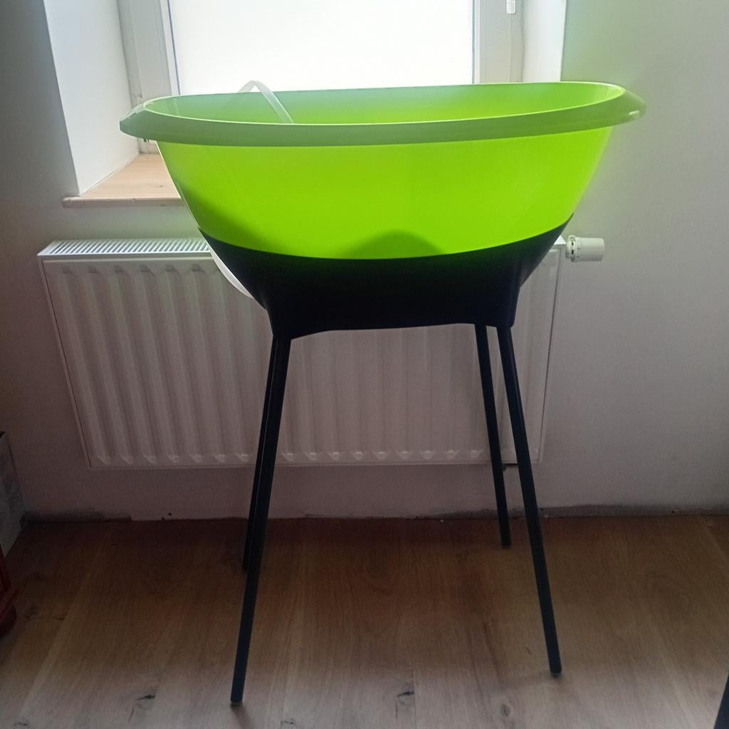 Baignoire sur pied, Baignoire