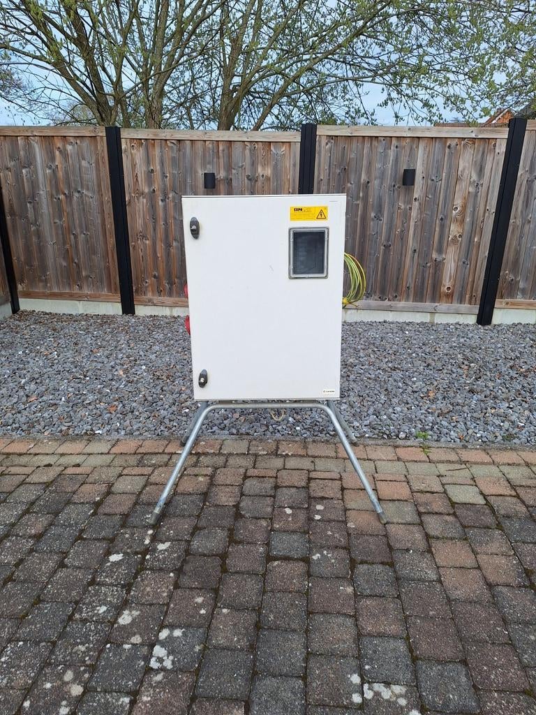 werfkast 3 x 240 V / 3 400V+N, Doe-het-zelf en Bouw, Ophalen, Zo goed als nieuw