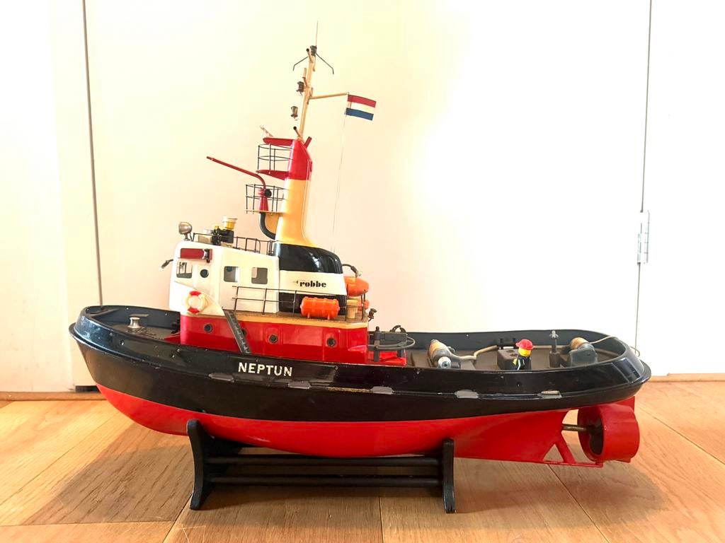 Neptune RC, Ophalen, Zo goed als nieuw