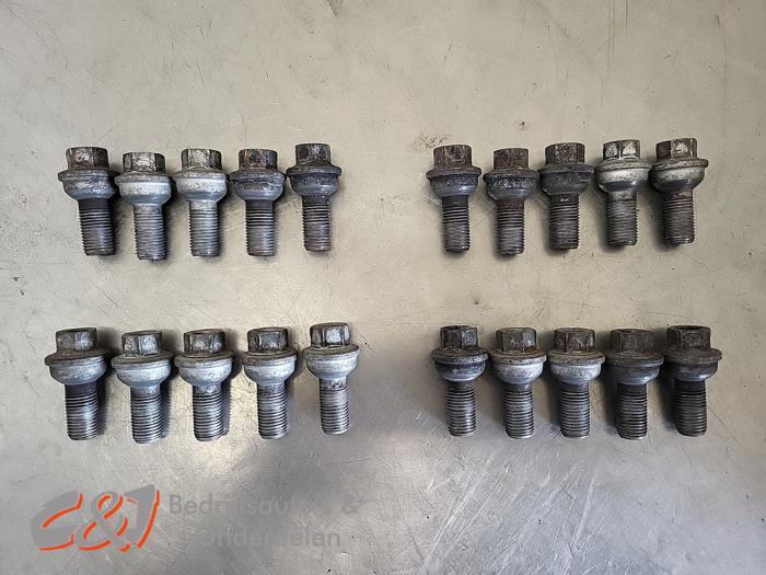 Kit boulons de roue d'un Mercedes V-Klasse, 3 mois de garantie, Utilisé, -, -