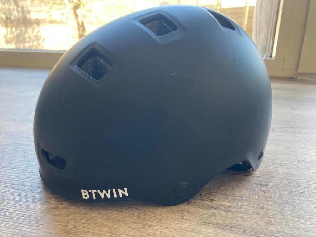 Fietschelm b’twin, Fietsen en Brommers, Ophalen, Gebruikt, S