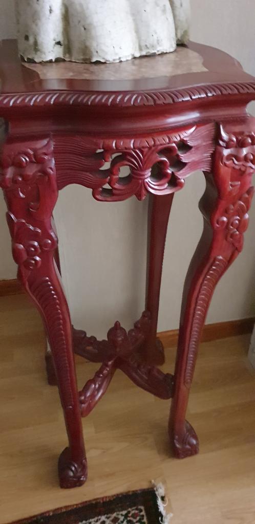 Staander met marmeren blad, Ophalen