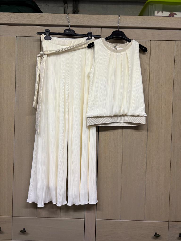 Broek en top 12 jaar communie, Enlèvement, Pantalon