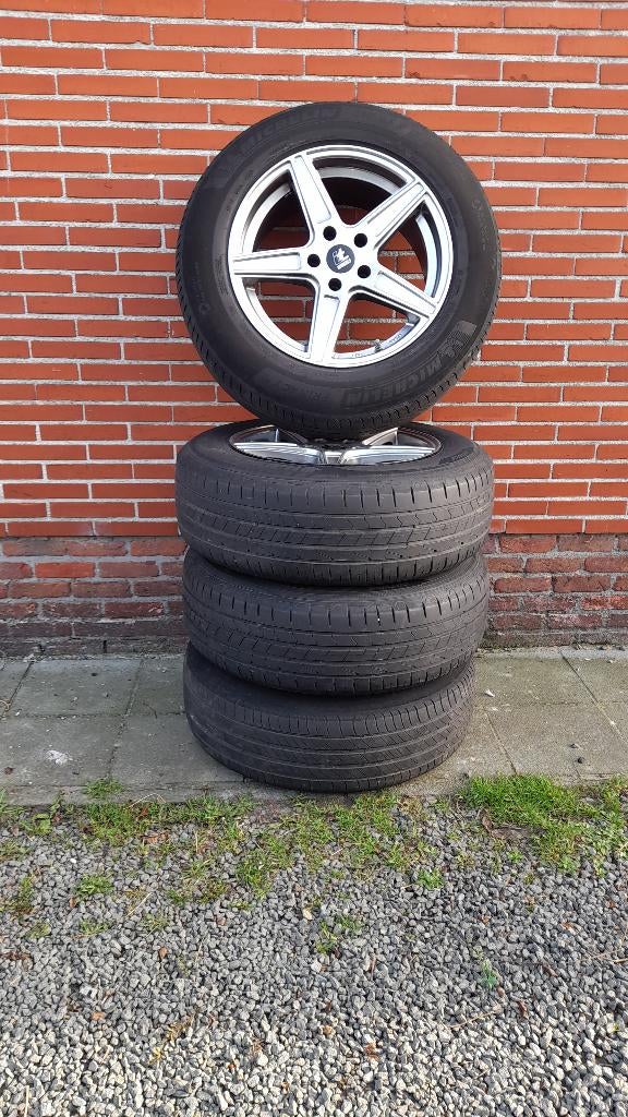Jantes Nissan Q avec 2 Michelin et 2 Hankook (215/65R17), Pneus et Jantes, 215 mm, Véhicule de tourisme, Pneus été