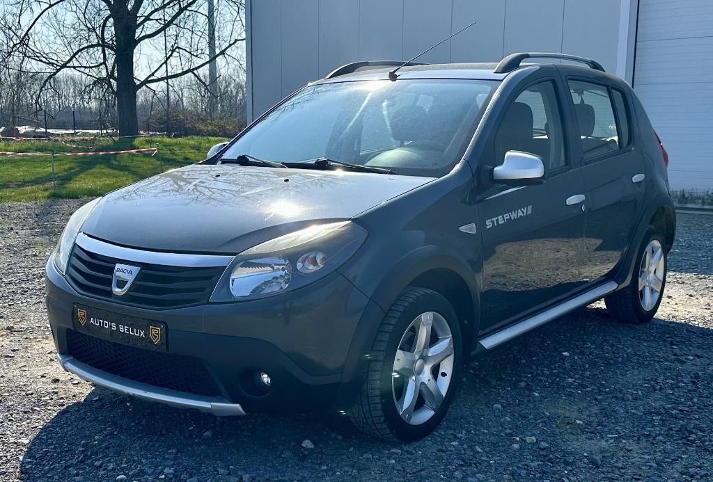 Dacia Sandero Stepway 1.6i Stepway/CLIMATISATION/, Autos, Boîte manuelle, Noir, 62 kW, 5 places