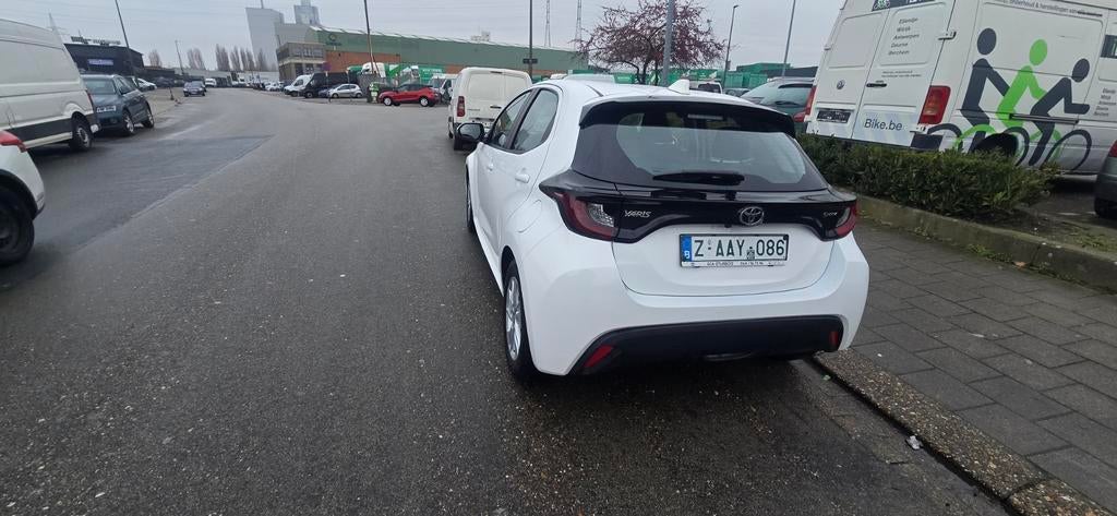 2025 Toyota yaris hybrid automaat benzine km19.000, Auto's, Toyota, Automaat, Euro 6, Wit, 1490 cc