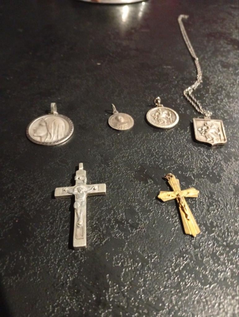 Diverses médailles religieuse, Enlèvement ou Envoi