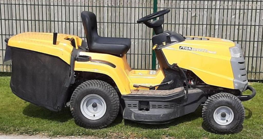 Te huur: Zitmaaier + gazonbeluchter + tuinwals, Enlèvement ou Envoi