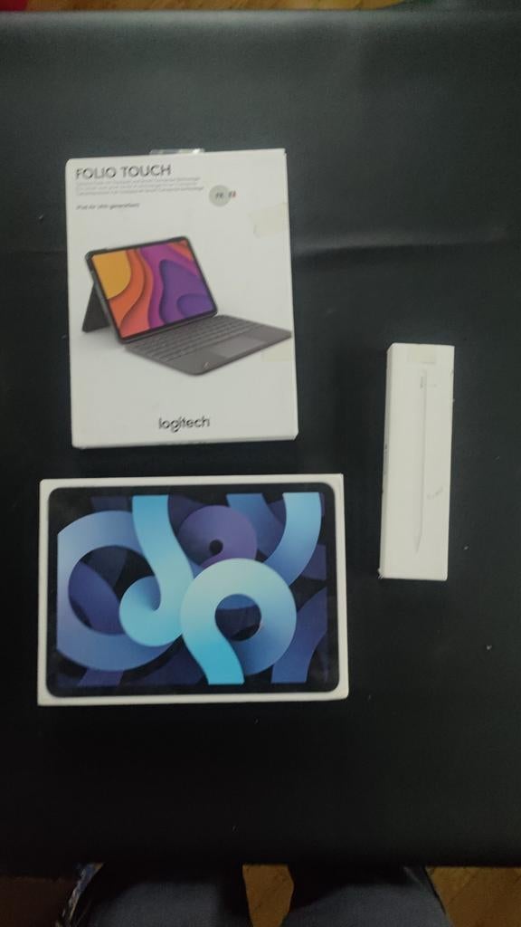 iPad Air 4 256gb met potlood en Logitech Folio Touch