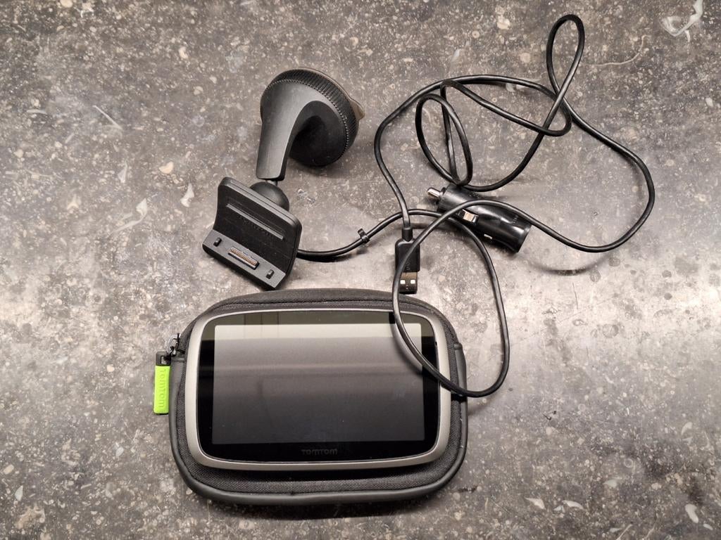 GPS Tomtom GO 5000 (4FL50) + Pochette + Support + Chargeur, Motos, Accessoires | Systèmes de navigation, Comme neuf, Enlèvement ou Envoi