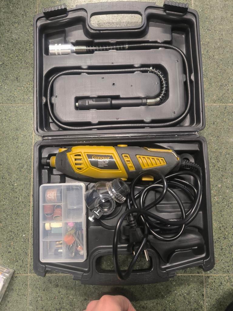 Dremel met toebehoren, Enlèvement