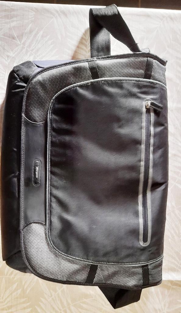 laptoptas grote laptop te koop, Informatique & Logiciels, Sacoches d'ordinateur portable, Enlèvement, 17 pouces ou plus, Utilisé