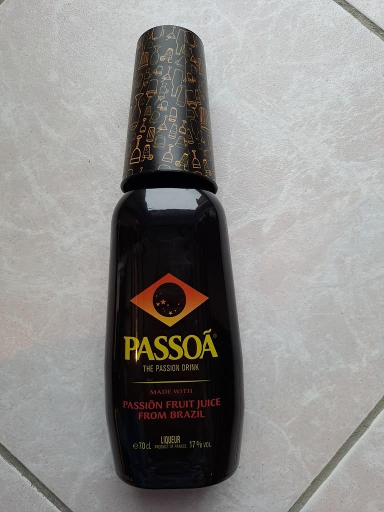 Passoa 70 cl + verre en plastique, Enlèvement