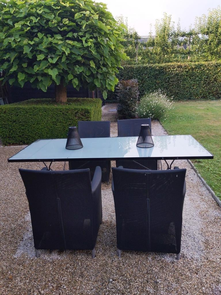 Zwarte metalen tafel met blad in gezandstraald glas Ikea, Huis en Inrichting, Tafels | Salontafels, Gebruikt, 50 tot 75 cm, 50 tot 100 cm