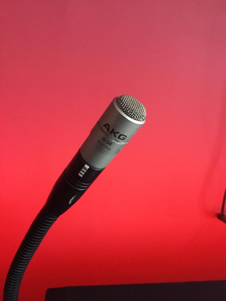 Zwanenhals microfoon AKG D58, Muziek en Instrumenten, Microfoons, Ophalen, Zo goed als nieuw