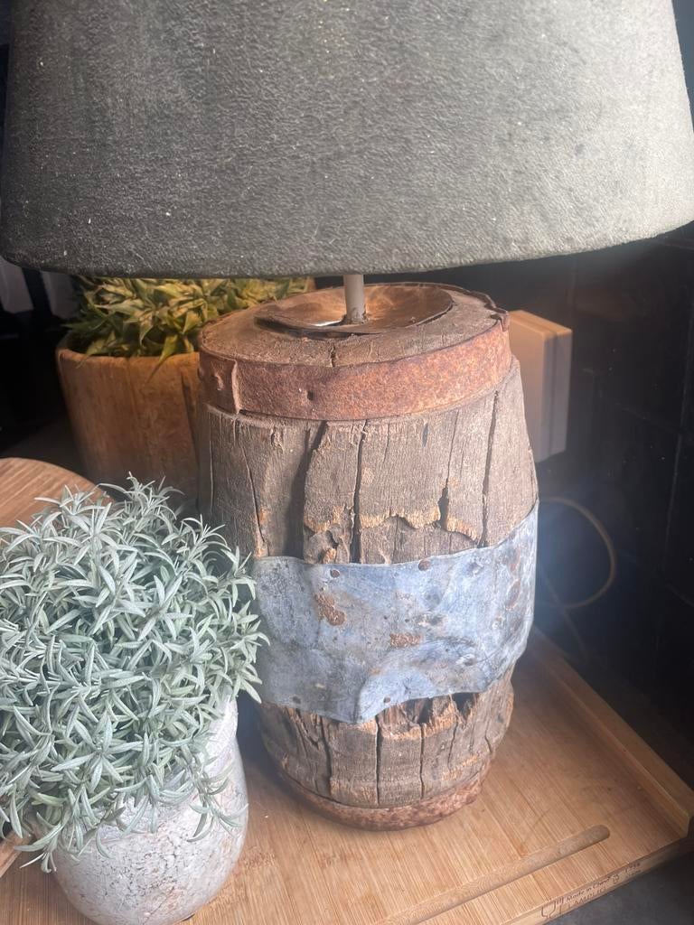 Tafellamp van oude wielas, ., Ophalen of Verzenden, Zo goed als nieuw, .