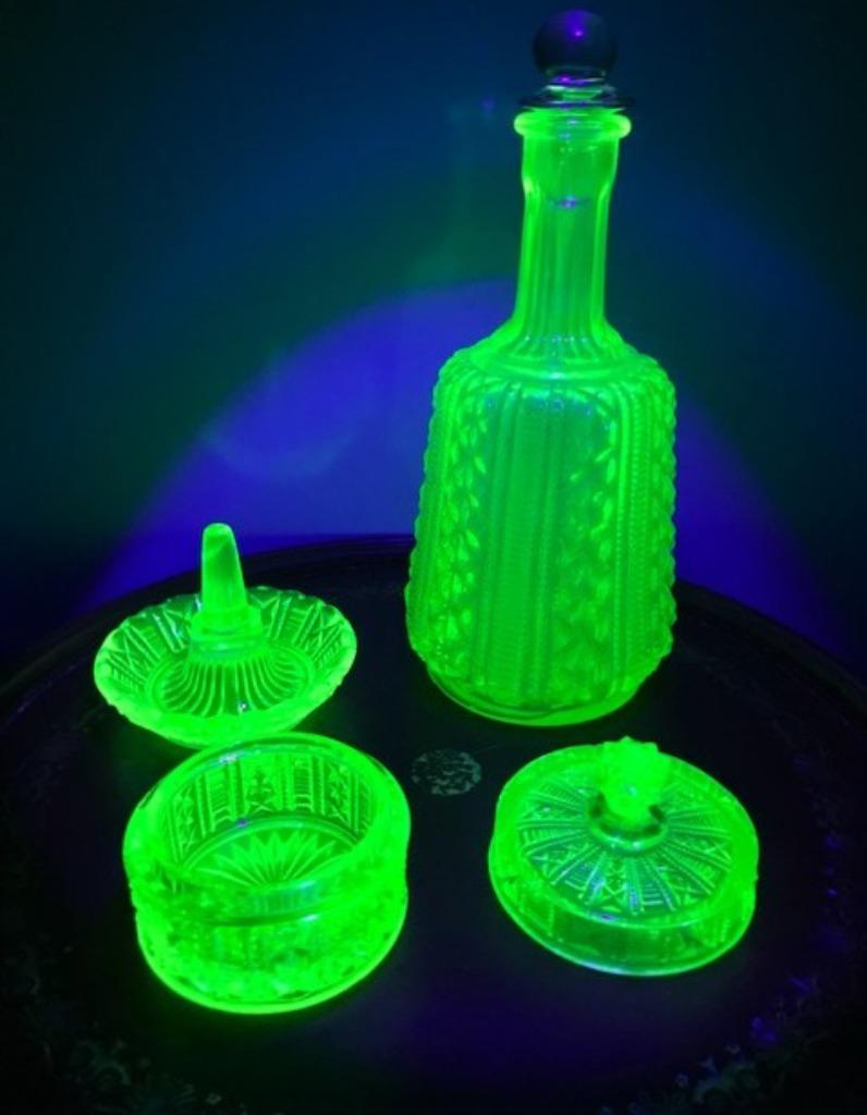 Verre uranium Anna vert Ouraline 2 pièces Antique💎😍✨😎👌, Antiquités & Art, Antiquités | Verre & Cristal, Enlèvement ou Envoi