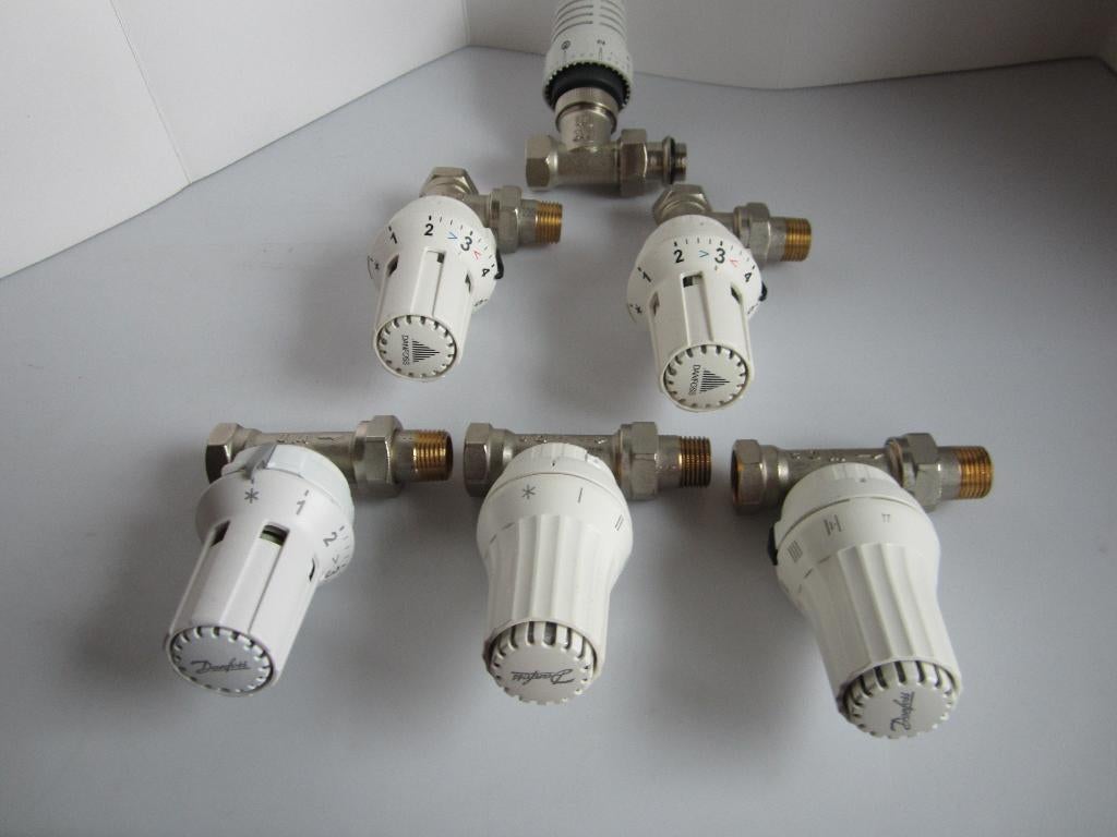 NIEUWE THERMOSTAATKRANEN   Moeten weg ., Ophalen of Verzenden, Nieuw, Thermostaat