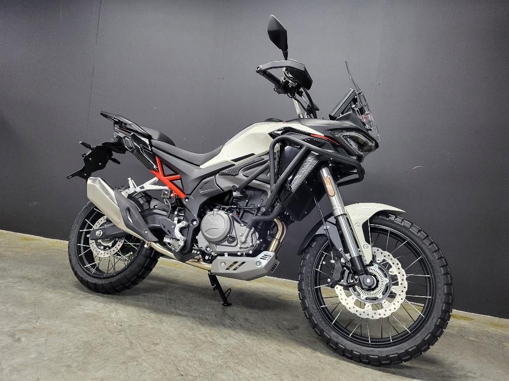 Morbidelli T352X (A2) (2+3 jaar garantie), 2 cilinders, Bedrijf, Toermotor, Minimaal motorrijbewijs A2