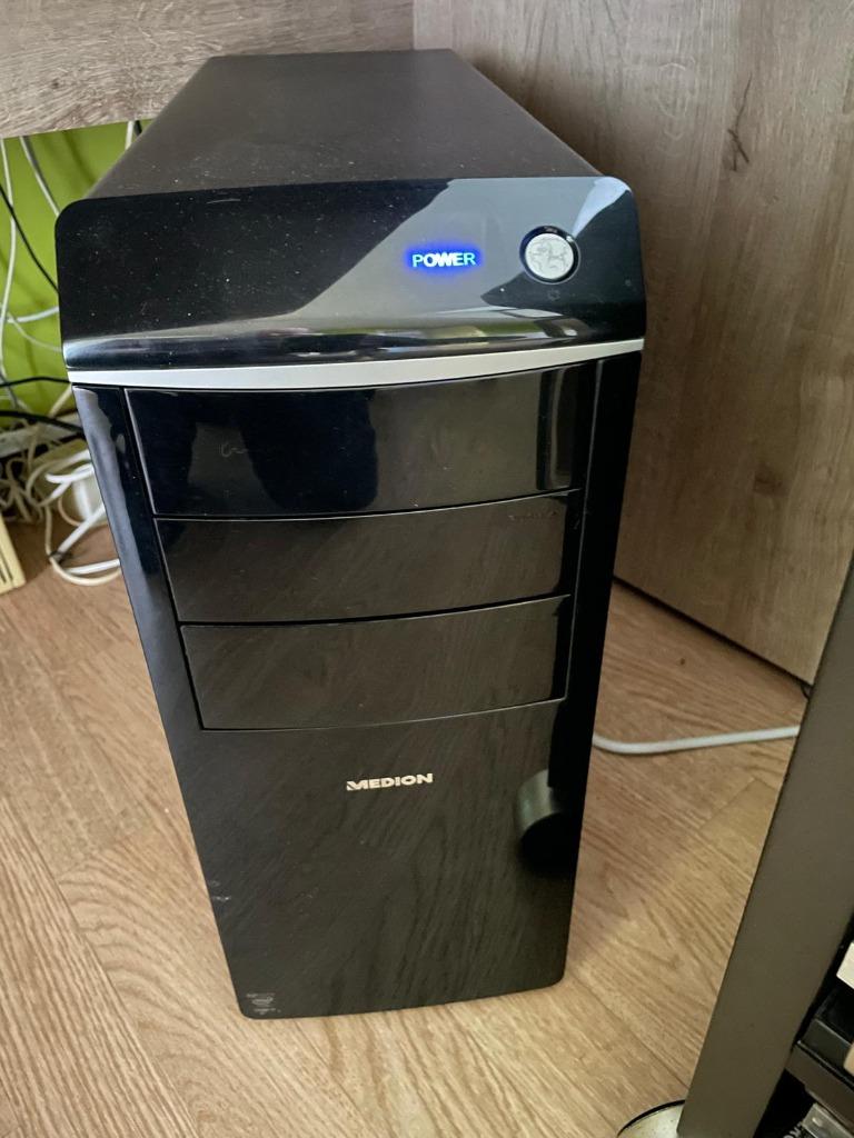 Medion gaming Computer + Monitor 22", Gebruikt, 2 TB, Gaming, HDD