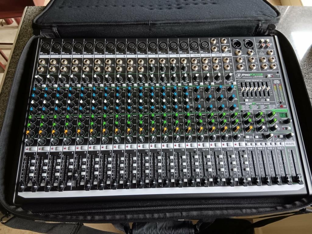 Menpaneel MACKIE ProFX 22V2, Ophalen, Zo goed als nieuw, 20 kanalen of meer