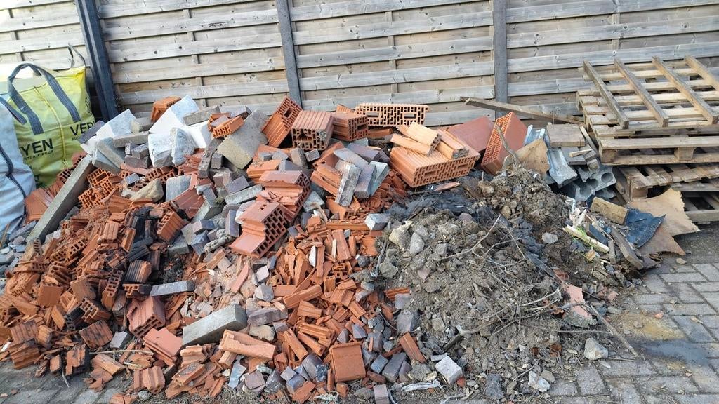 Gratis puinhoop houtpalleten en rest isolatieaval, Ophalen