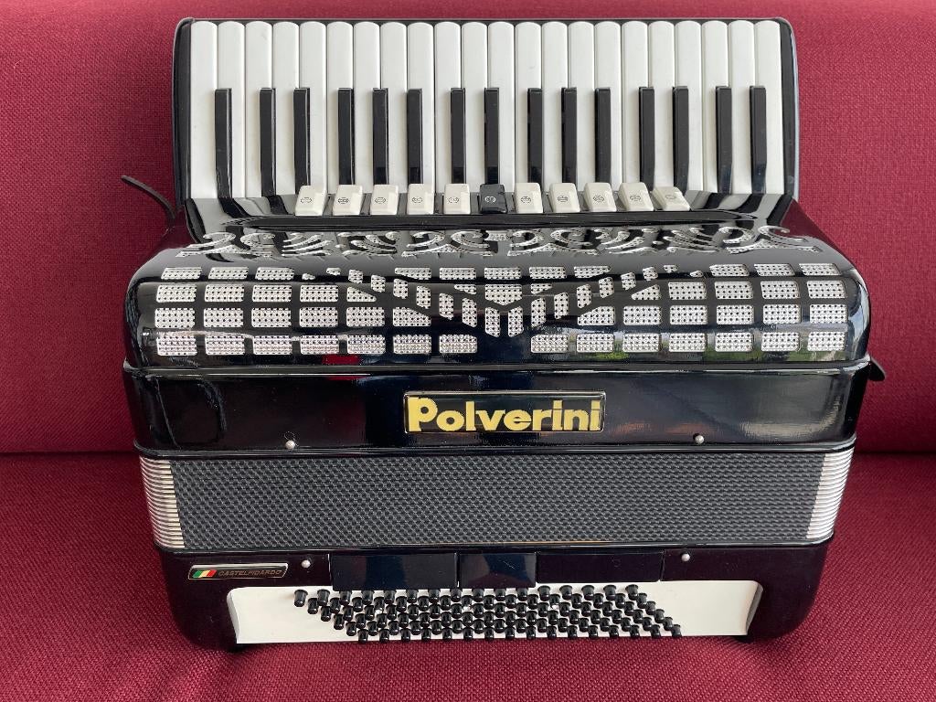 Z.g.a.n. italiaanse Polverini accordeon.96 bas . 4 korig ., Muziek en Instrumenten, Accordeons, Met koffer, Zo goed als nieuw