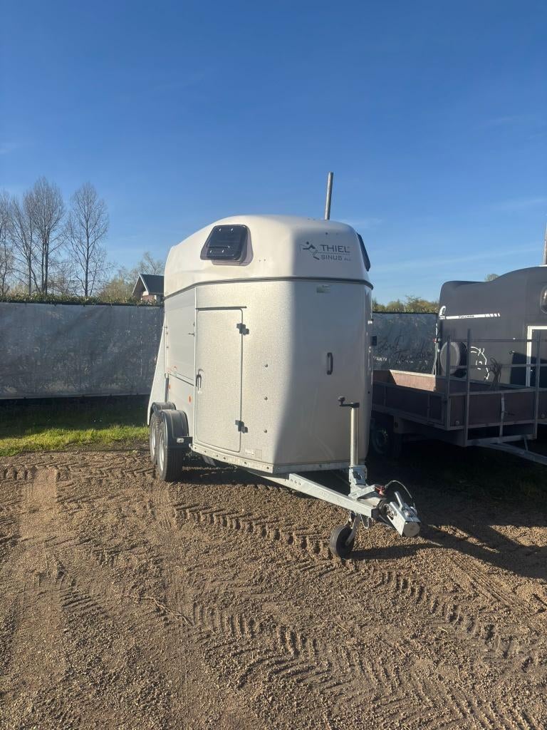 Te huur: paardentrailer, Dieren en Toebehoren, Paarden en Pony's | Trailers en Aanhangwagens, Ophalen, Gebruikt, Aluminium, 2-paards trailer
