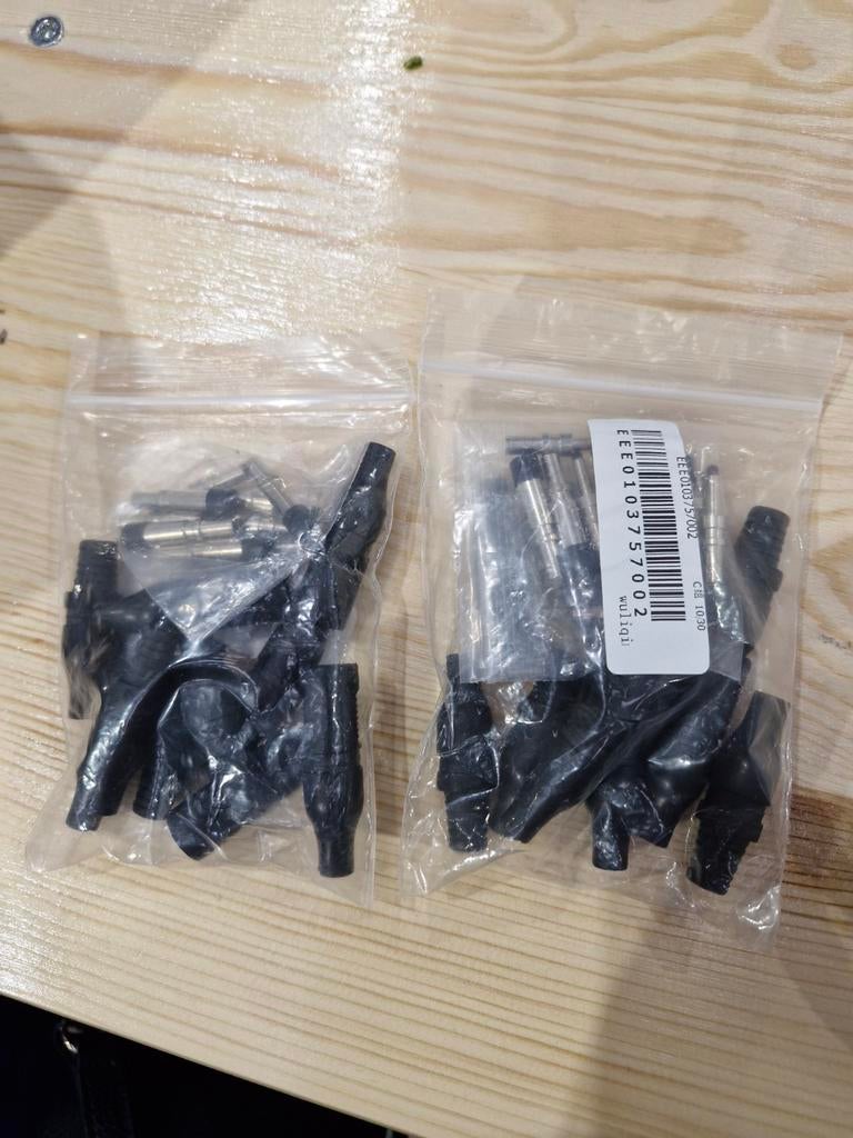 DC power plugs (barrel connectors)., Hobby en Vrije tijd, Modeltreinen | Overige schalen, Ophalen