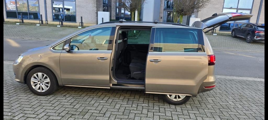 A vendre une voiture VW Sharan1.4 essence année 07/2016