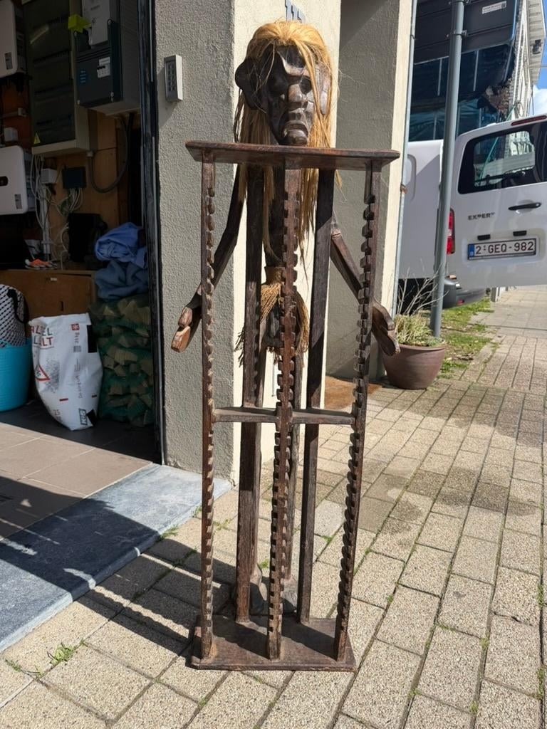 Porte-CD africain en bois sculpté à la main, unique 125 cm, Maison & Meubles, 25 à 75 disques, Enlèvement, Utilisé, Bois